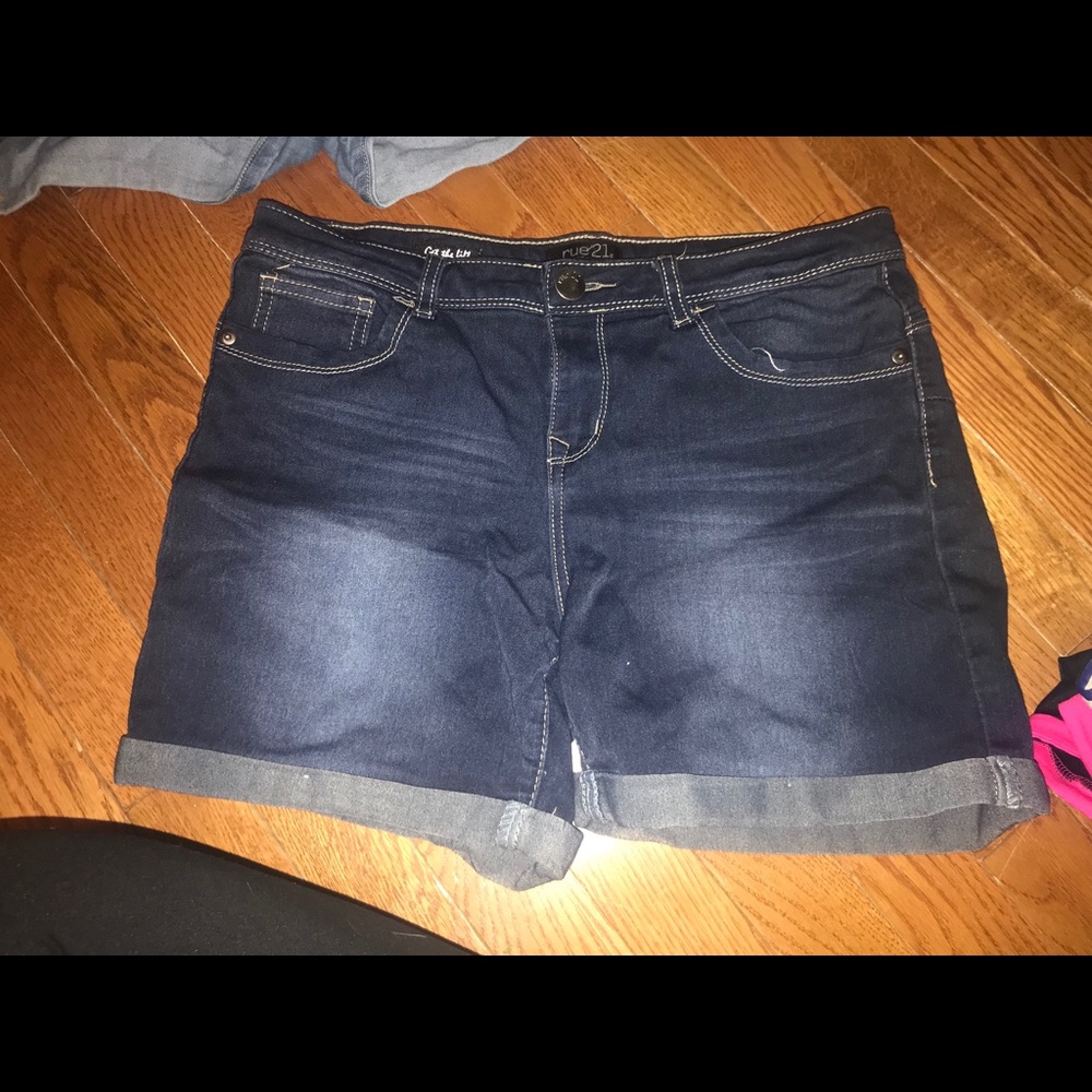 Shorts - Picture 4 of 5